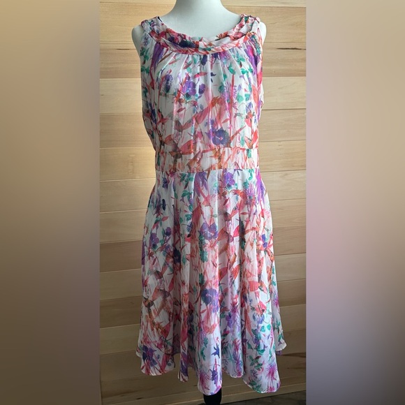 Ricki’s size, small sleeveless floral, dress with back zipper and 2 top buttons - Picture 2 of 12